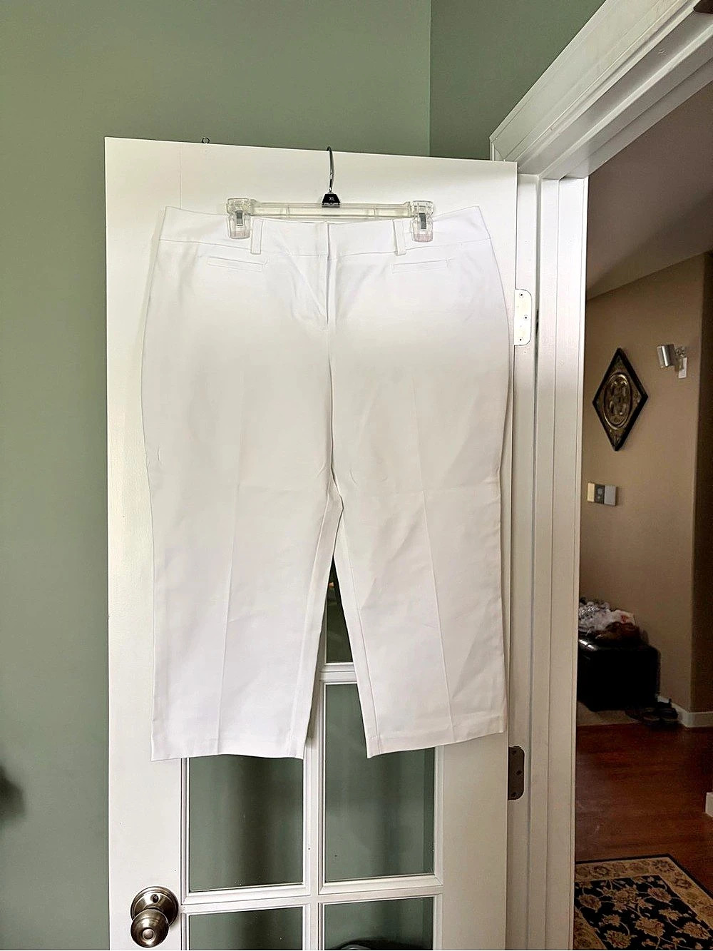 White Cropped Pants Like New